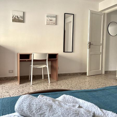 Lorenzo'S House Catania City Centre - Comfortable Large Apartment With 2 Bedrooms And 2 Baths, Close To Trains, Metro And Bus Station Экстерьер фото