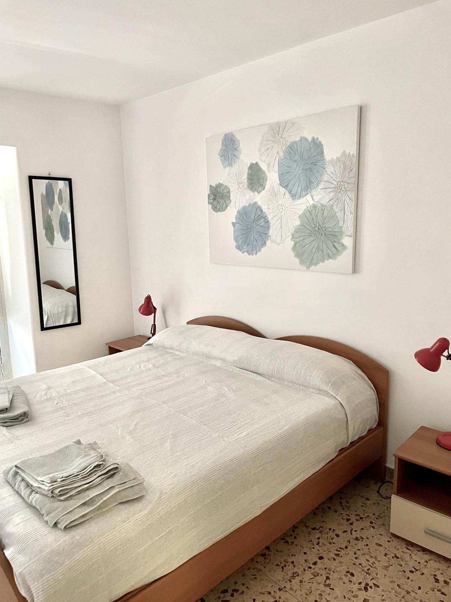 Lorenzo'S House Catania City Centre - Comfortable Large Apartment With 2 Bedrooms And 2 Baths, Close To Trains, Metro And Bus Station Экстерьер фото